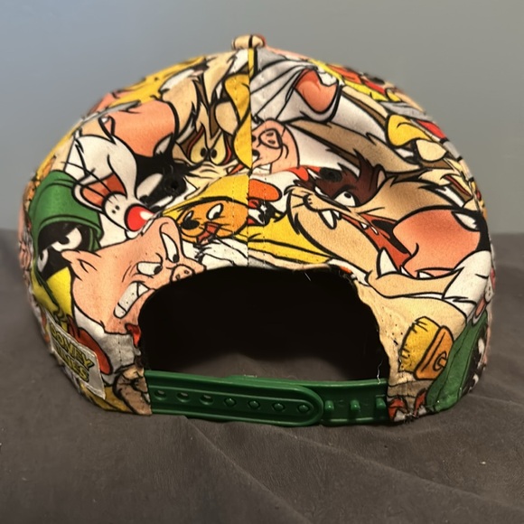 BIOWORLD MERCH LOONEY TUNES SNAPBACK - Picture 2 of 4